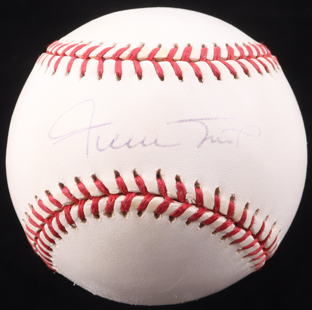 Willie Mays Signed ONL Baseball with Display Case (Steiner) at PristineAuction.com Willie Mays Signed ONL Baseball with Display Case (Steiner) at PristineAuction.com