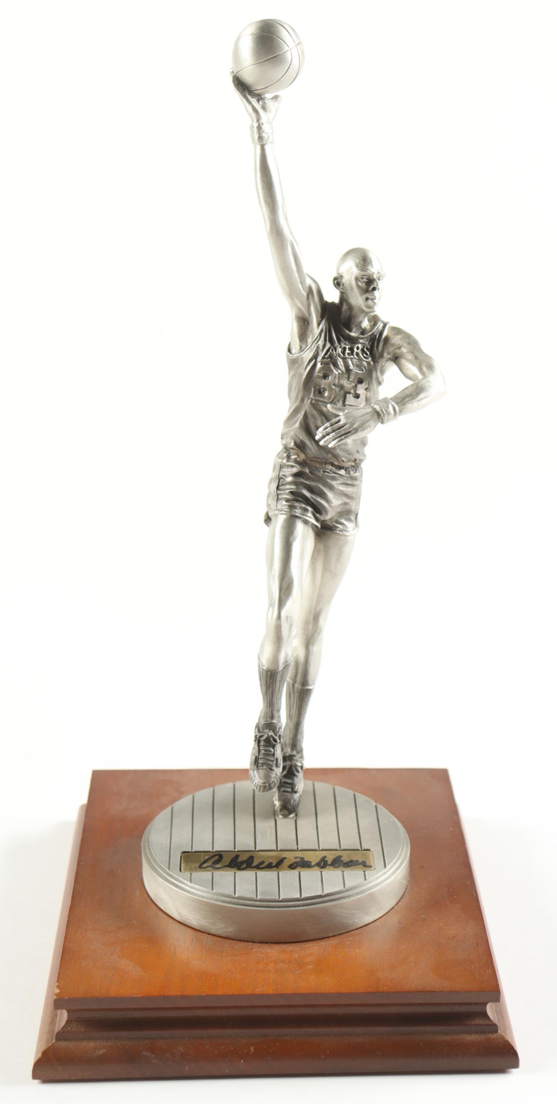 Kareem Abdul-Jabbar Signed LE "Skyhook" Pewter Figurine (Gartlan USA) at PristineAuction.com Kareem Abdul-Jabbar Signed LE "Skyhook" Pewter Figurine (Gartlan USA) at PristineAuction.com