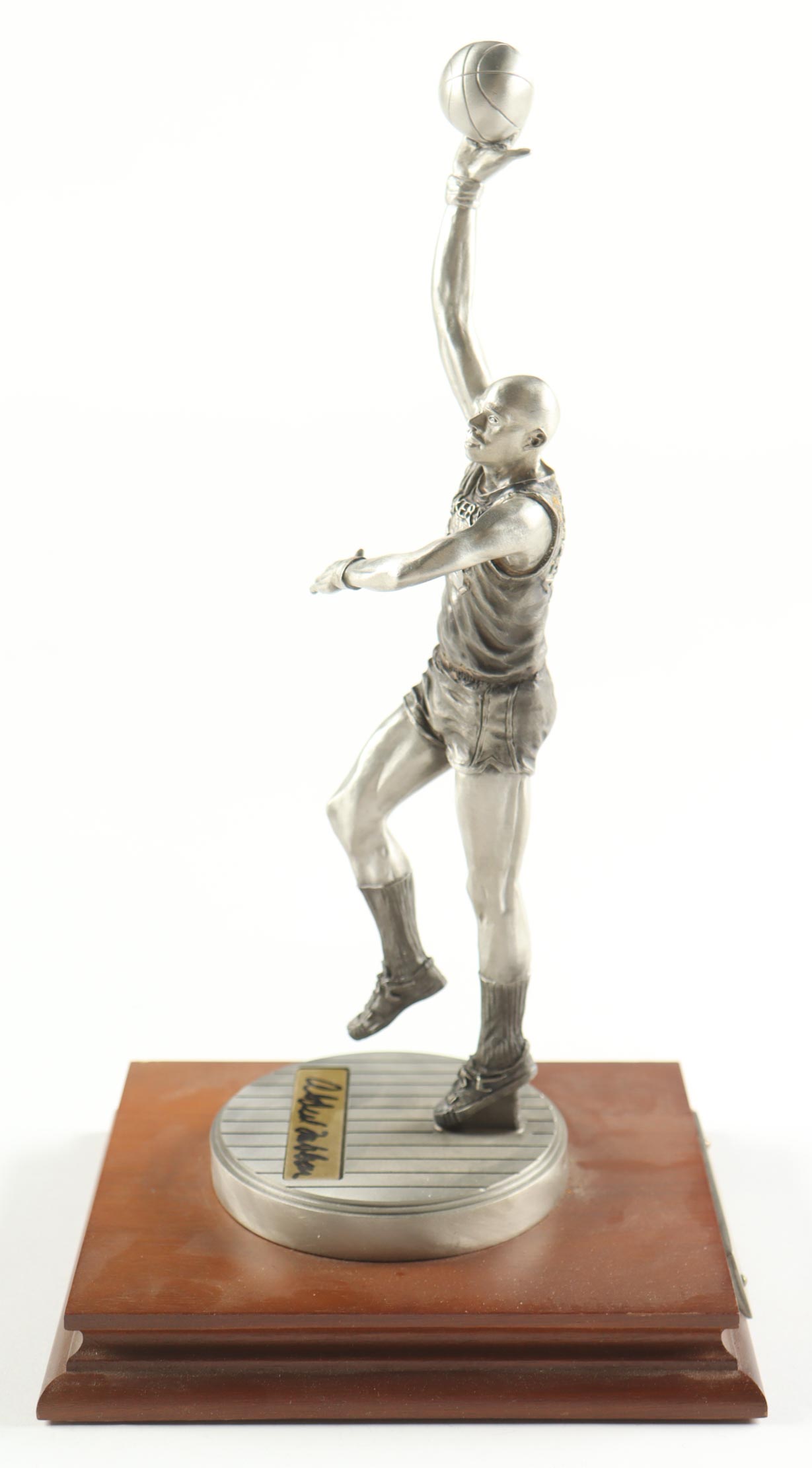 Kareem Abdul-Jabbar Signed LE "Skyhook" Pewter Figurine (Gartlan USA) at PristineAuction.com Kareem Abdul-Jabbar Signed LE "Skyhook" Pewter Figurine (Gartlan USA) at PristineAuction.com