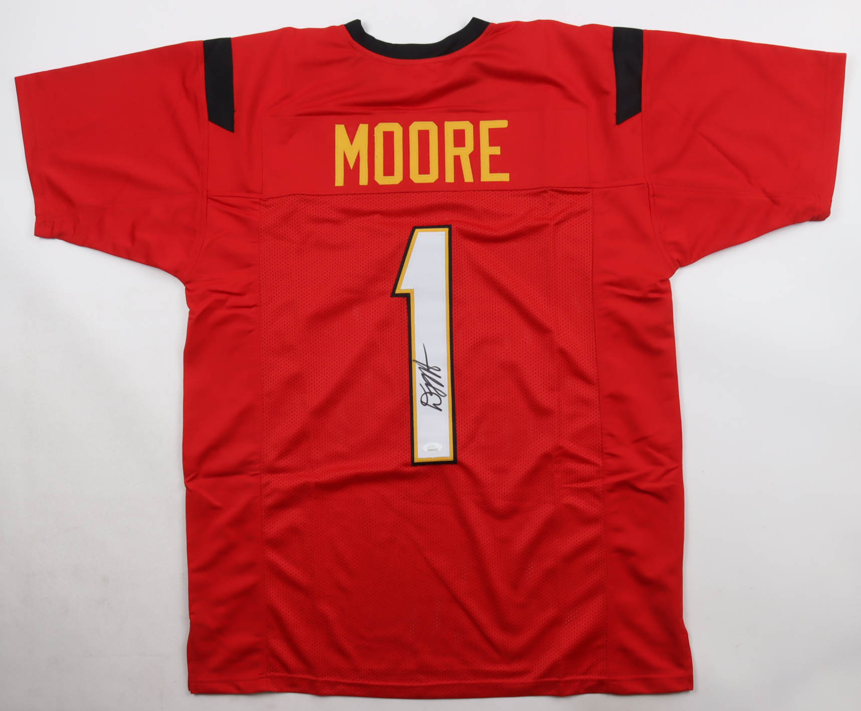 D.J. Moore Signed Jersey (JSA) at PristineAuction.com D.J. Moore Signed Jersey (JSA) at PristineAuction.com