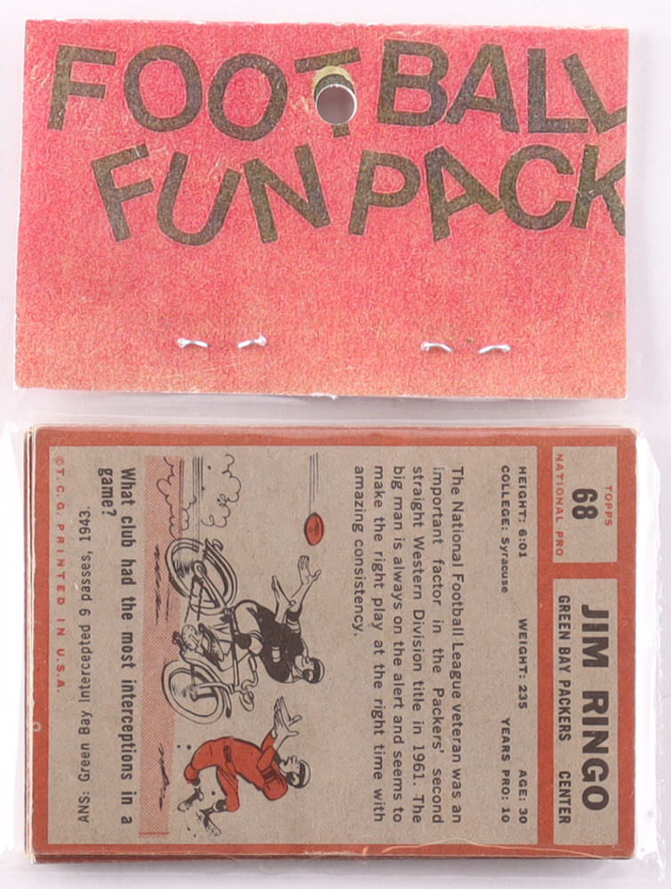 1962 Topps Football Card Fun Pack with (10) Cards at PristineAuction.com 1962 Topps Football Card Fun Pack with (10) Cards at PristineAuction.com