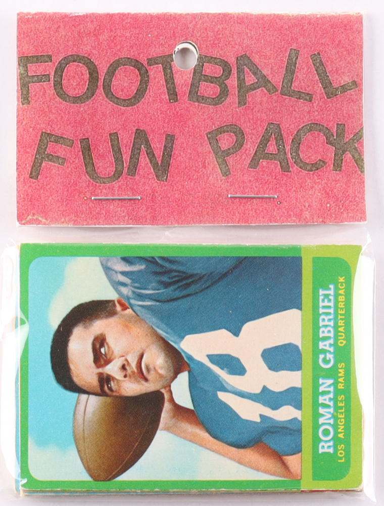 1963 Topps Football Card Fun Pack with (10) Cards at PristineAuction.com 1963 Topps Football Card Fun Pack with (10) Cards at PristineAuction.com