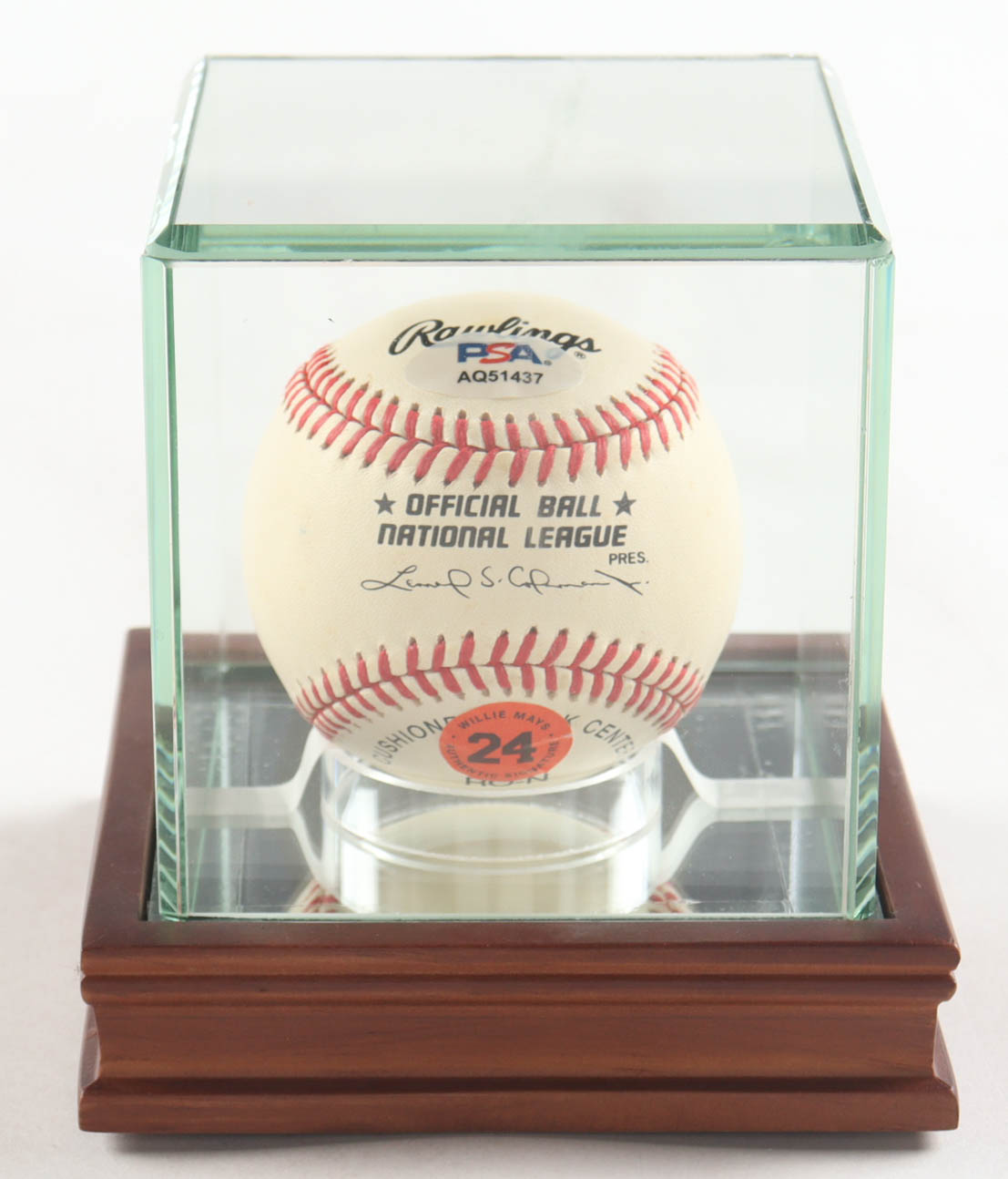 Willie Mays Signed ONL Baseball with Display Case (PSA) at PristineAuction.com Willie Mays Signed ONL Baseball with Display Case (PSA) at PristineAuction.com