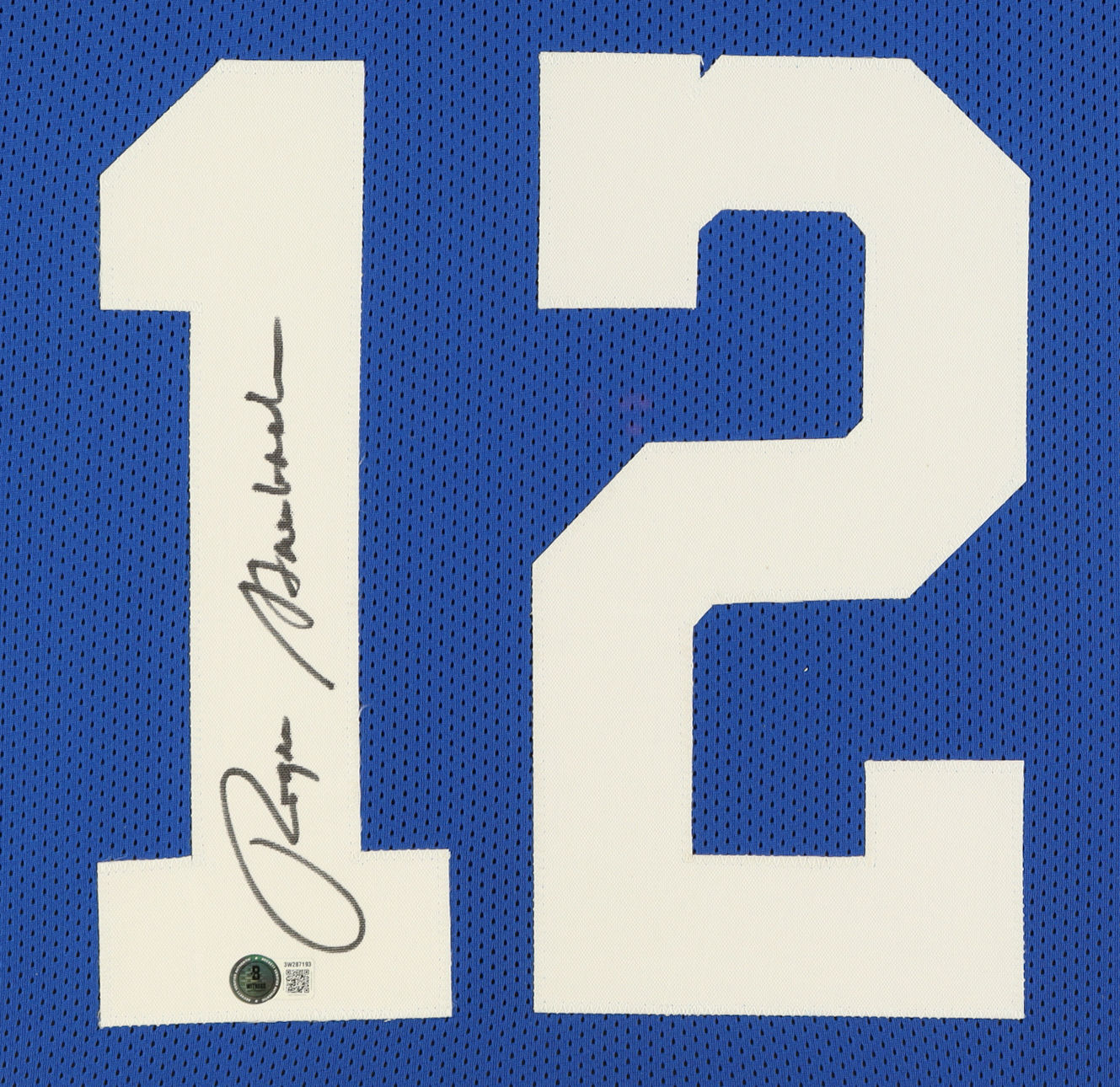 Roger Staubach Signed Custom Framed Jersey Display (Beckett) at PristineAuction.com Roger Staubach Signed Custom Framed Jersey Display (Beckett) at PristineAuction.com