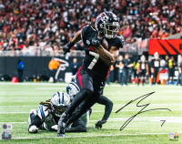 Bijan Robinson Signed Falcons 16x20 Photo (Beckett) at PristineAuction.com