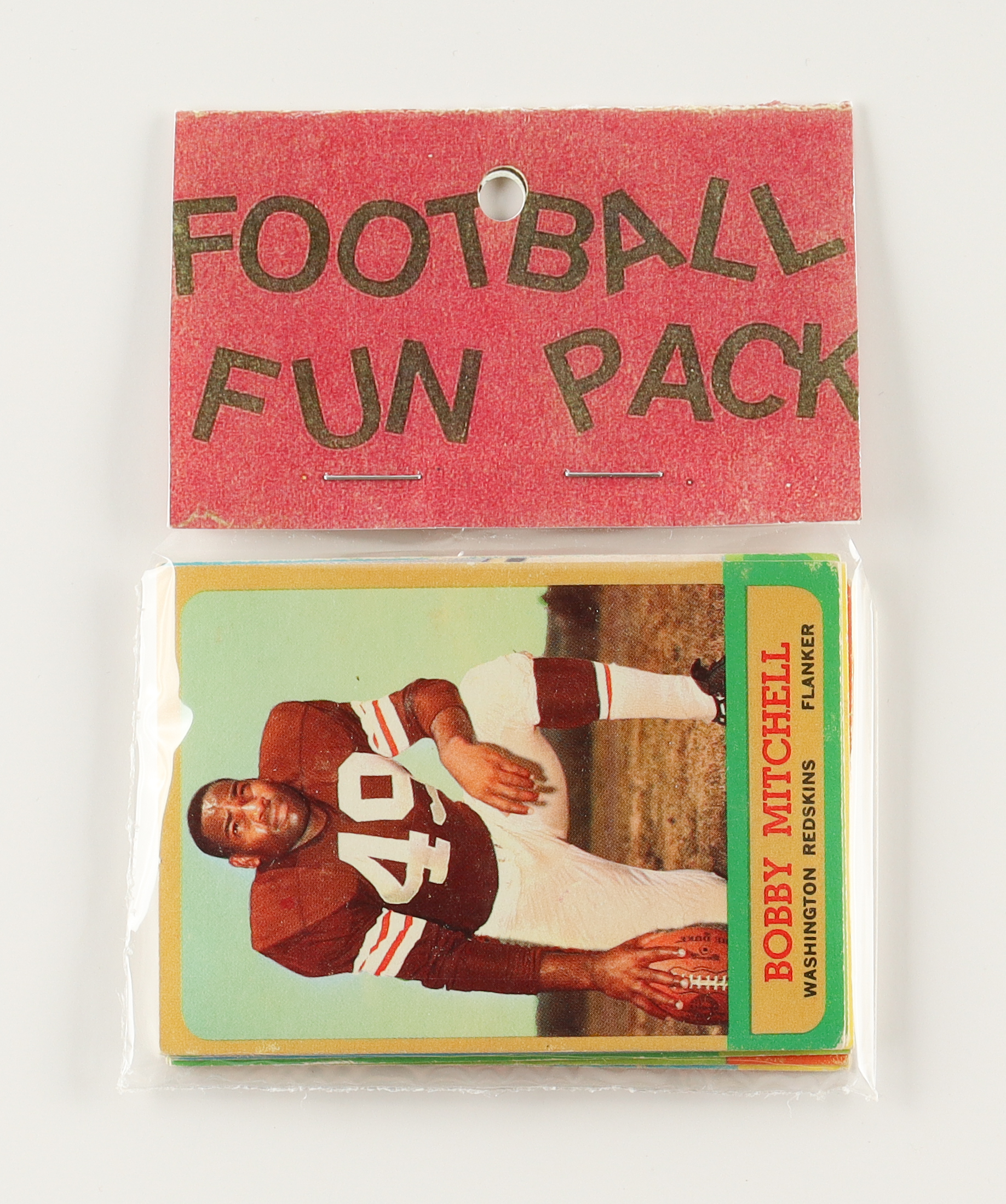 1963 Topps Football Card Fun Pack with (10) Cards at PristineAuction.com 1963 Topps Football Card Fun Pack with (10) Cards at PristineAuction.com
