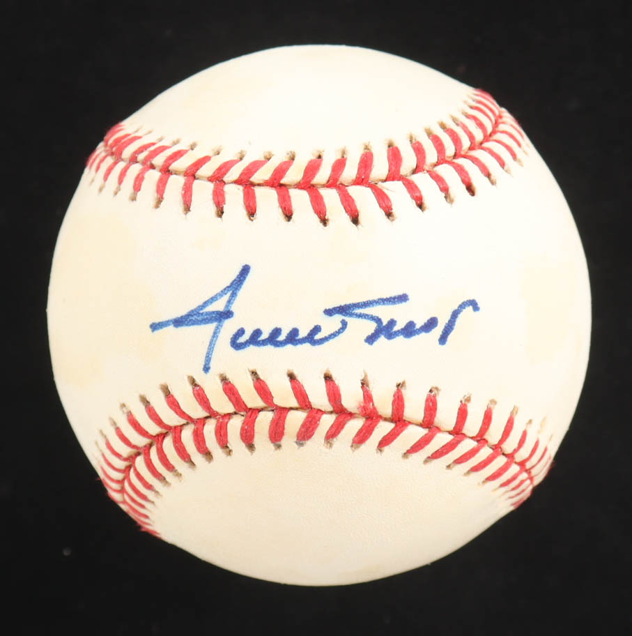 Willie Mays Signed ONL Baseball with Display Case (Mays & PSA) at PristineAuction.com Willie Mays Signed ONL Baseball with Display Case (Mays & PSA) at PristineAuction.com