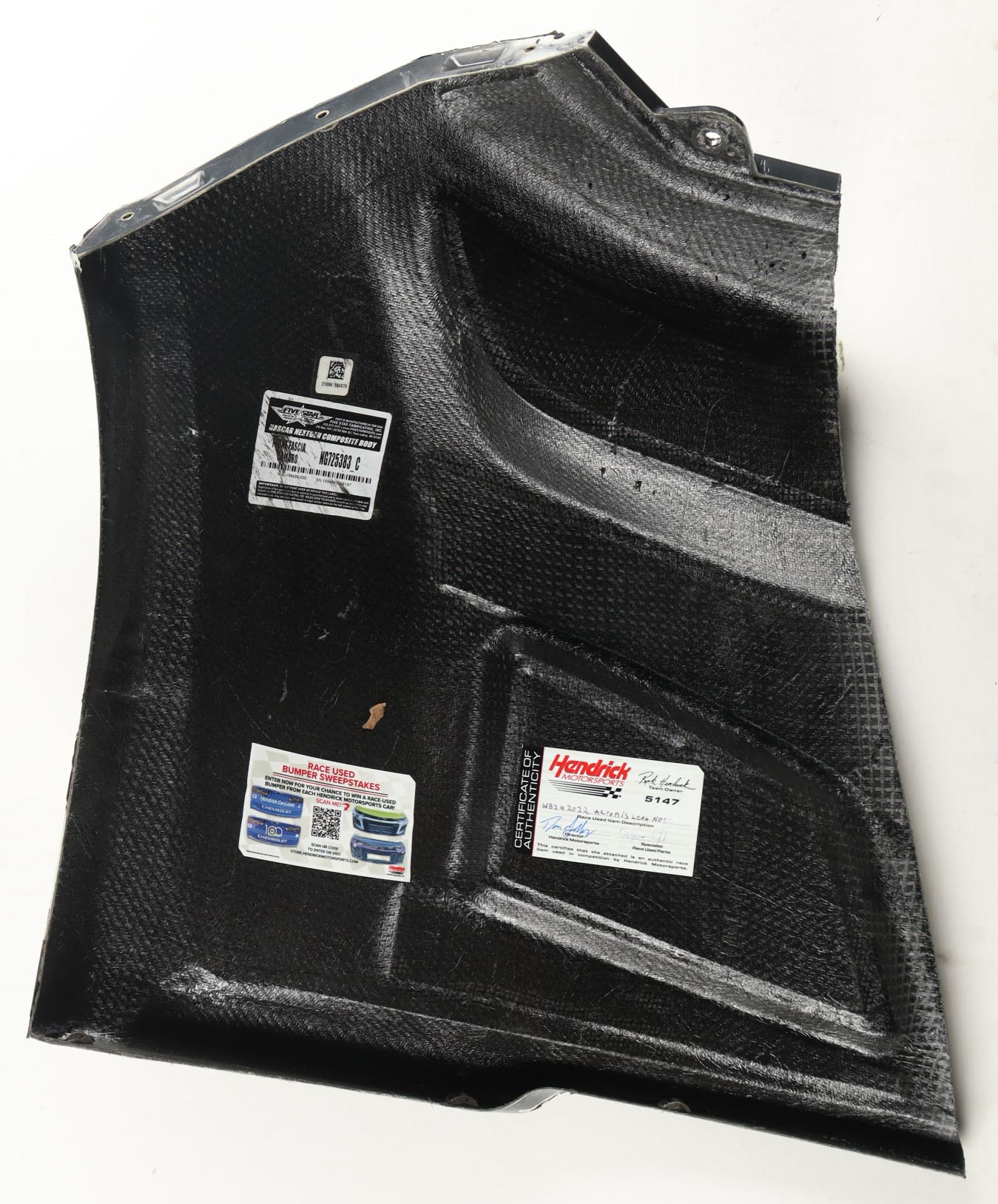 William Byron Race-Used 2022 NASCAR Cup Series #24 Acronis Left Nose Car Piece (Hendrick Motorsports) at PristineAuction.com William Byron Race-Used 2022 NASCAR Cup Series #24 Acronis Left Nose Car Piece (Hendrick Motorsports) at PristineAuction.com