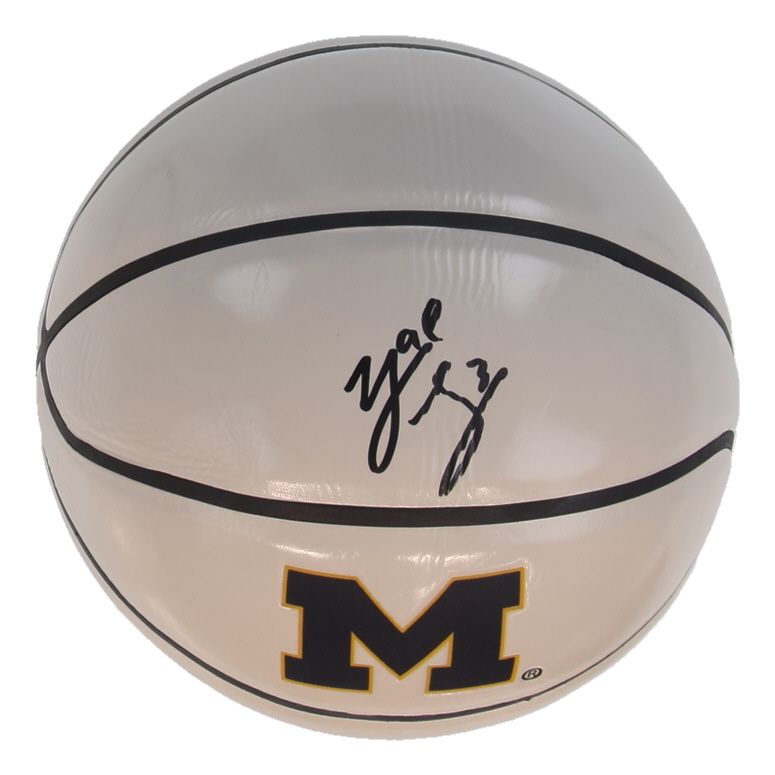 Yaxel Lendeborg Signed Michigan Wolverines Basketball (JSA) at PristineAuction.com Yaxel Lendeborg Signed Michigan Wolverines Basketball (JSA) at PristineAuction.com