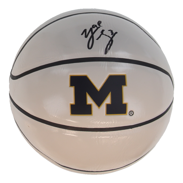 Yaxel Lendeborg Signed Michigan Wolverines Basketball (JSA) at PristineAuction.com Yaxel Lendeborg Signed Michigan Wolverines Basketball (JSA) at PristineAuction.com
