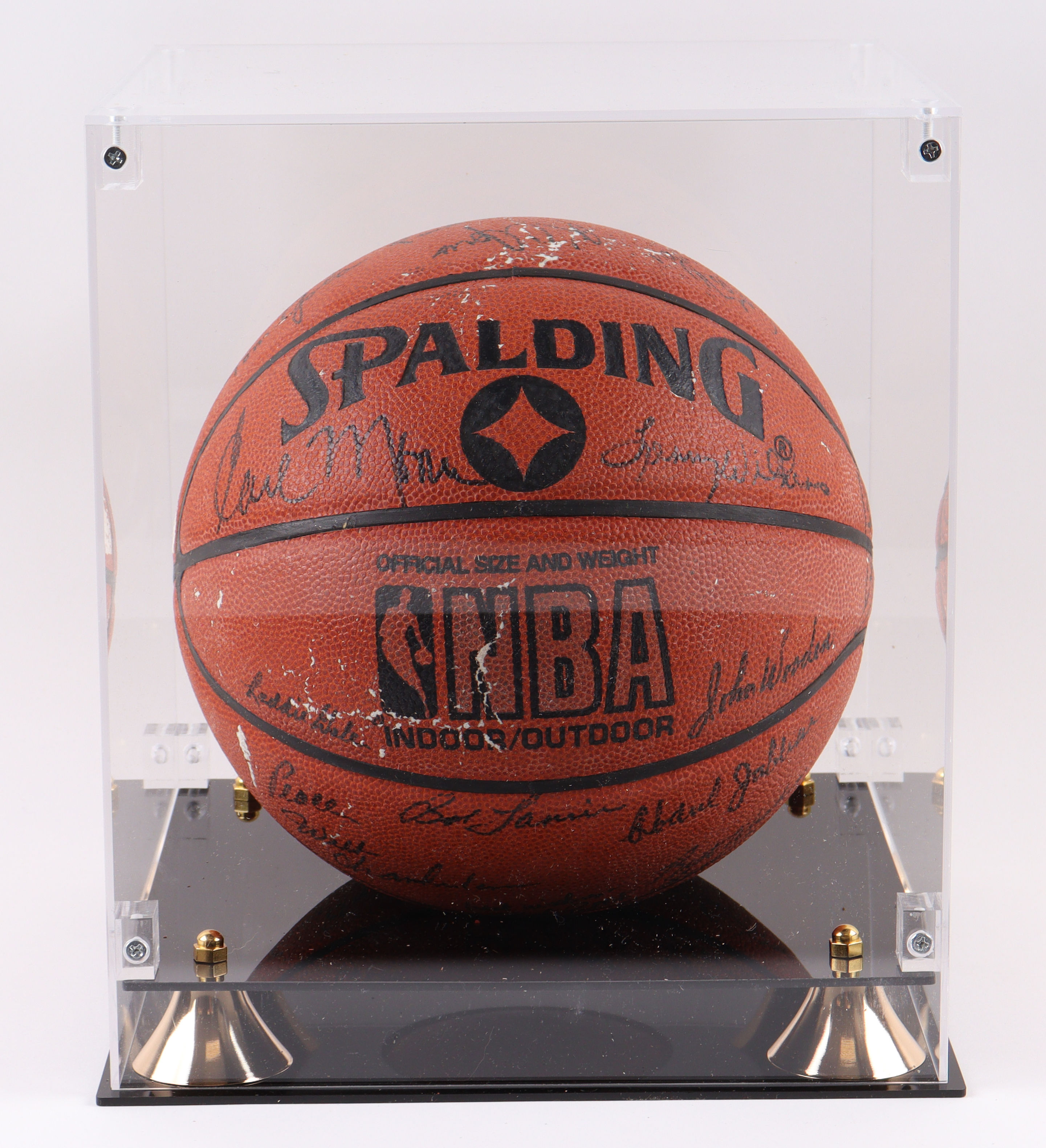 Kareem Abdul-Jabbar, Magic Johnson, Wilt Chamberlain, Oscar Robertson | NBA Hall of Famers & Legends Basketball with Display Case (28) (Beckett) at PristineAuction.com Kareem Abdul-Jabbar, Magic Johnson, Wilt Chamberlain, Oscar Robertson | NBA Hall of Famers & Legends Basketball with Display Case (28) (Beckett) at PristineAuction.com