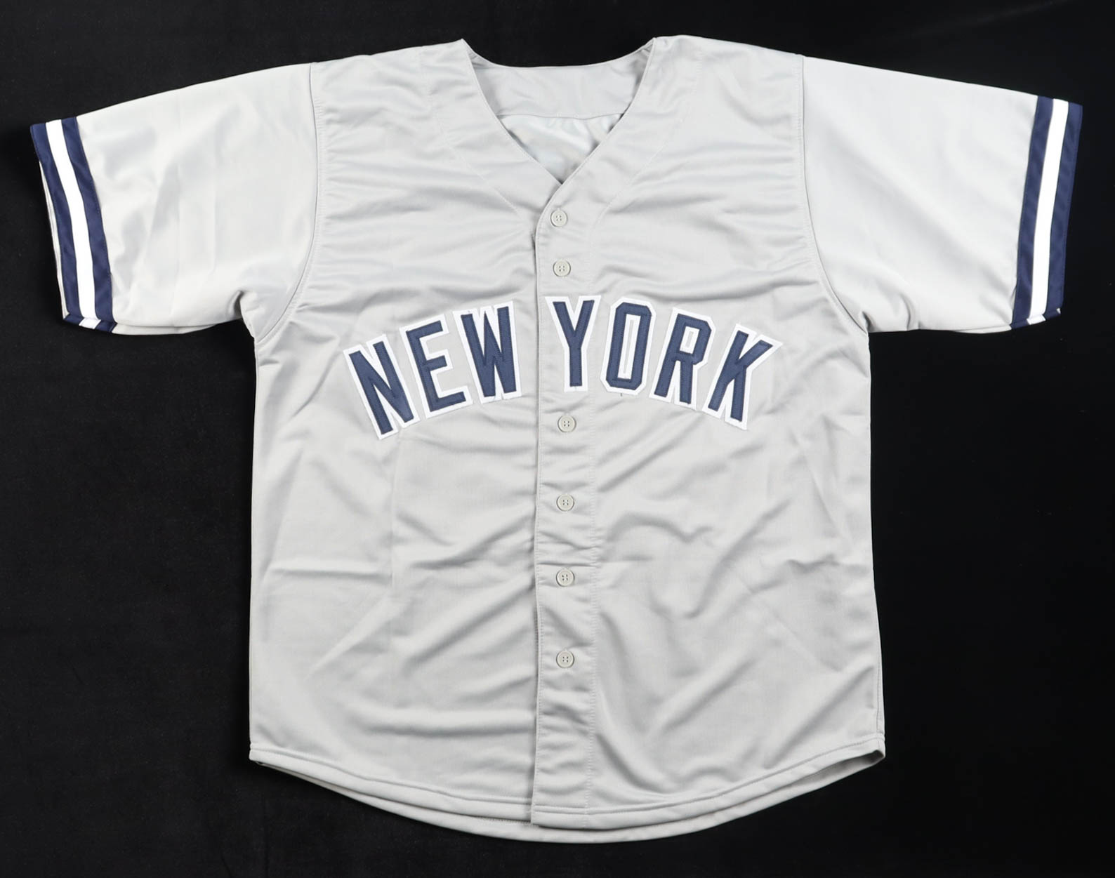 Gleyber Torres Signed Jersey (Beckett) at PristineAuction.com Gleyber Torres Signed Jersey (Beckett) at PristineAuction.com