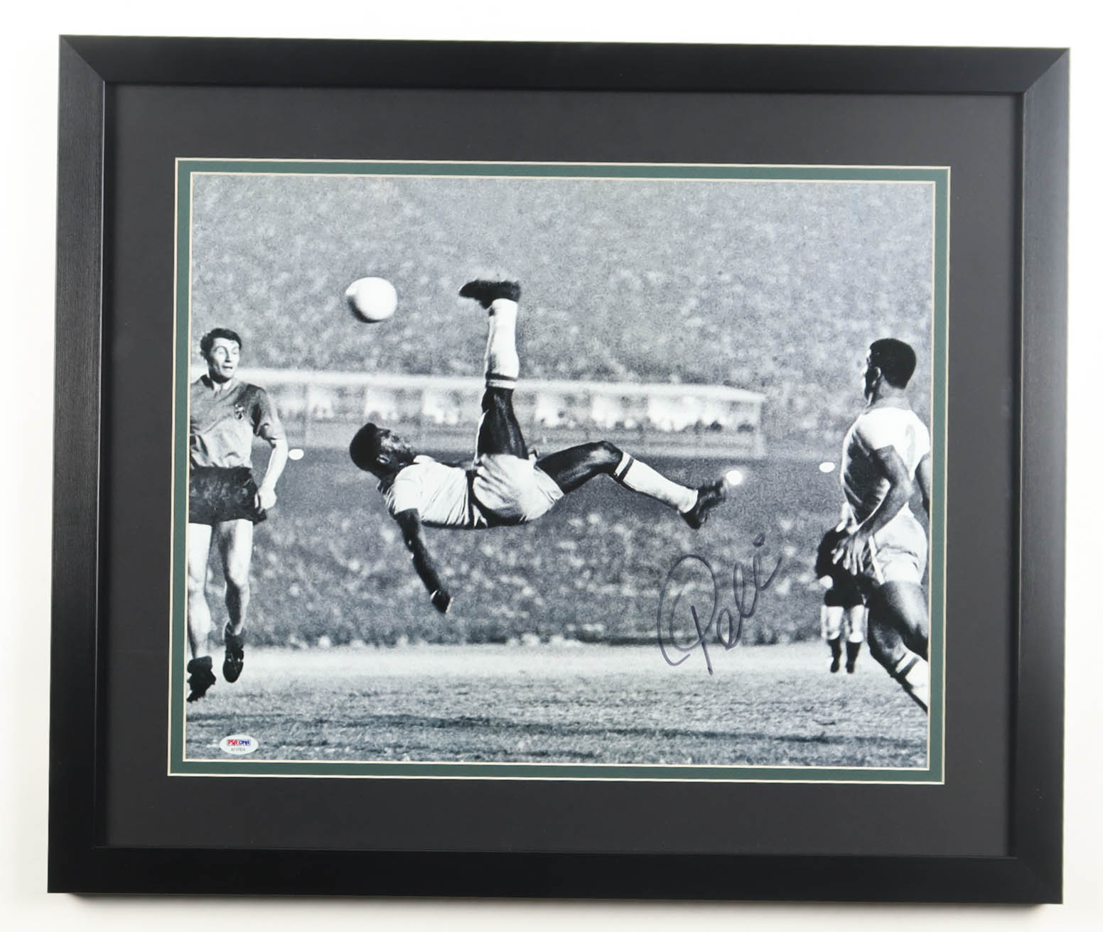 Pele Signed Team Brazil Custom Framed Photo Display (PSA) at PristineAuction.com Pele Signed Team Brazil Custom Framed Photo Display (PSA) at PristineAuction.com