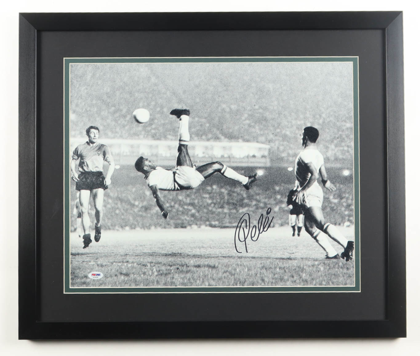 Pele Signed Team Brazil Custom Framed Photo Display (PSA) at PristineAuction.com Pele Signed Team Brazil Custom Framed Photo Display (PSA) at PristineAuction.com