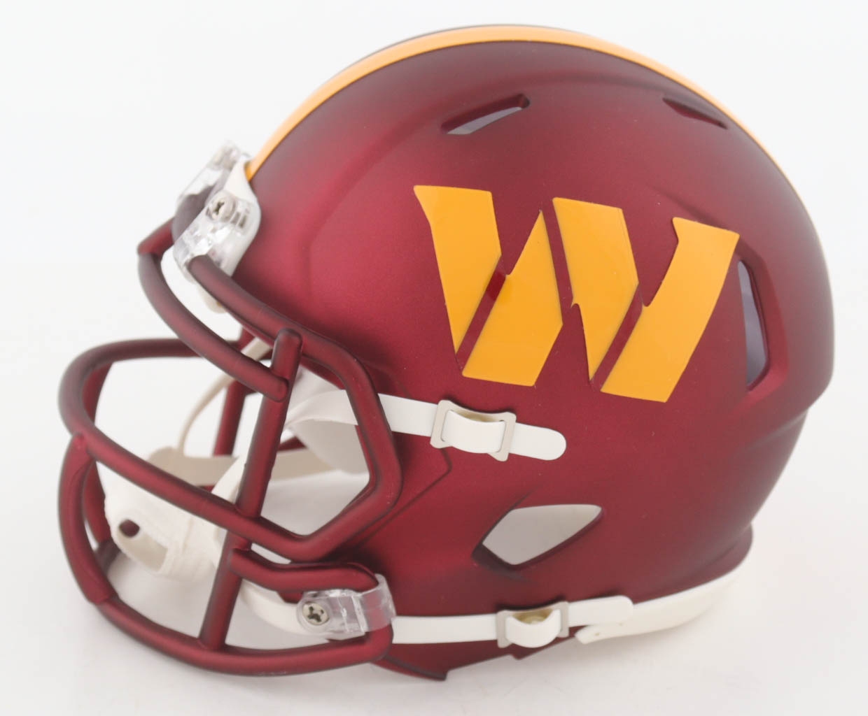 Jahan Dotson Signed Commanders Speed Mini Helmet (Beckett) at PristineAuction.com Jahan Dotson Signed Commanders Speed Mini Helmet (Beckett) at PristineAuction.com