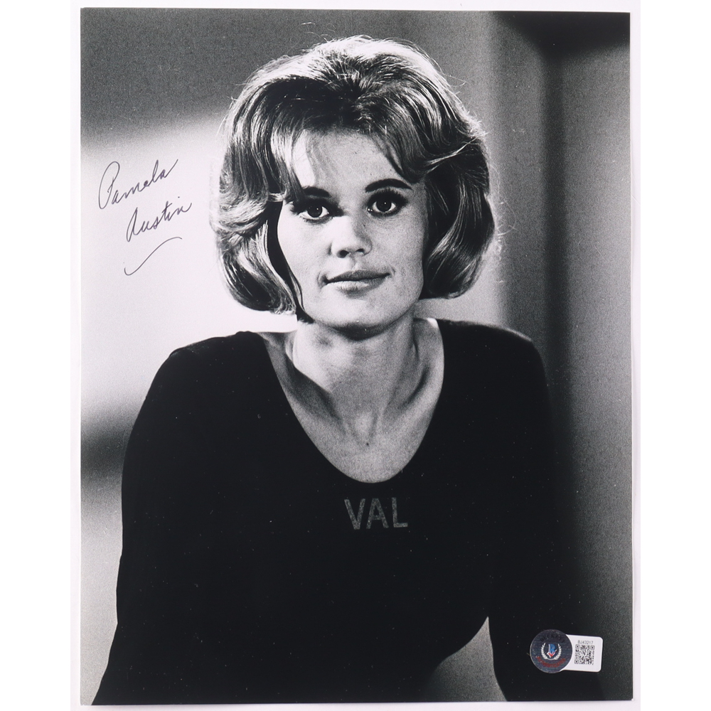 Pamela Austin Signed 8x10 Photo (Beckett) at PristineAuction.com