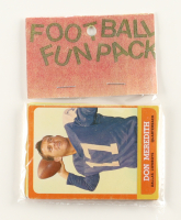 1963 Topps Football Card Fun Pack with (10) Cards at PristineAuction.com