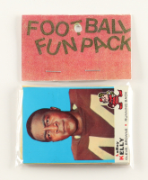 1962 Topps Football Card Fun Pack with (10) Cards at PristineAuction.com