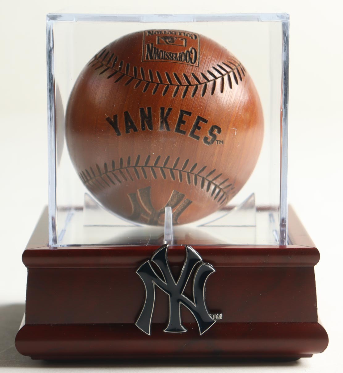 Vintage LE New York Yankees Carved Wooden Baseball with Display Case at PristineAuction.com Vintage LE New York Yankees Carved Wooden Baseball with Display Case at PristineAuction.com