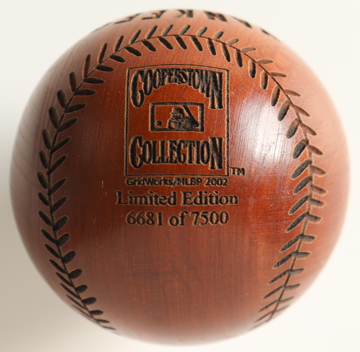 Vintage LE New York Yankees Carved Wooden Baseball with Display Case at PristineAuction.com Vintage LE New York Yankees Carved Wooden Baseball with Display Case at PristineAuction.com