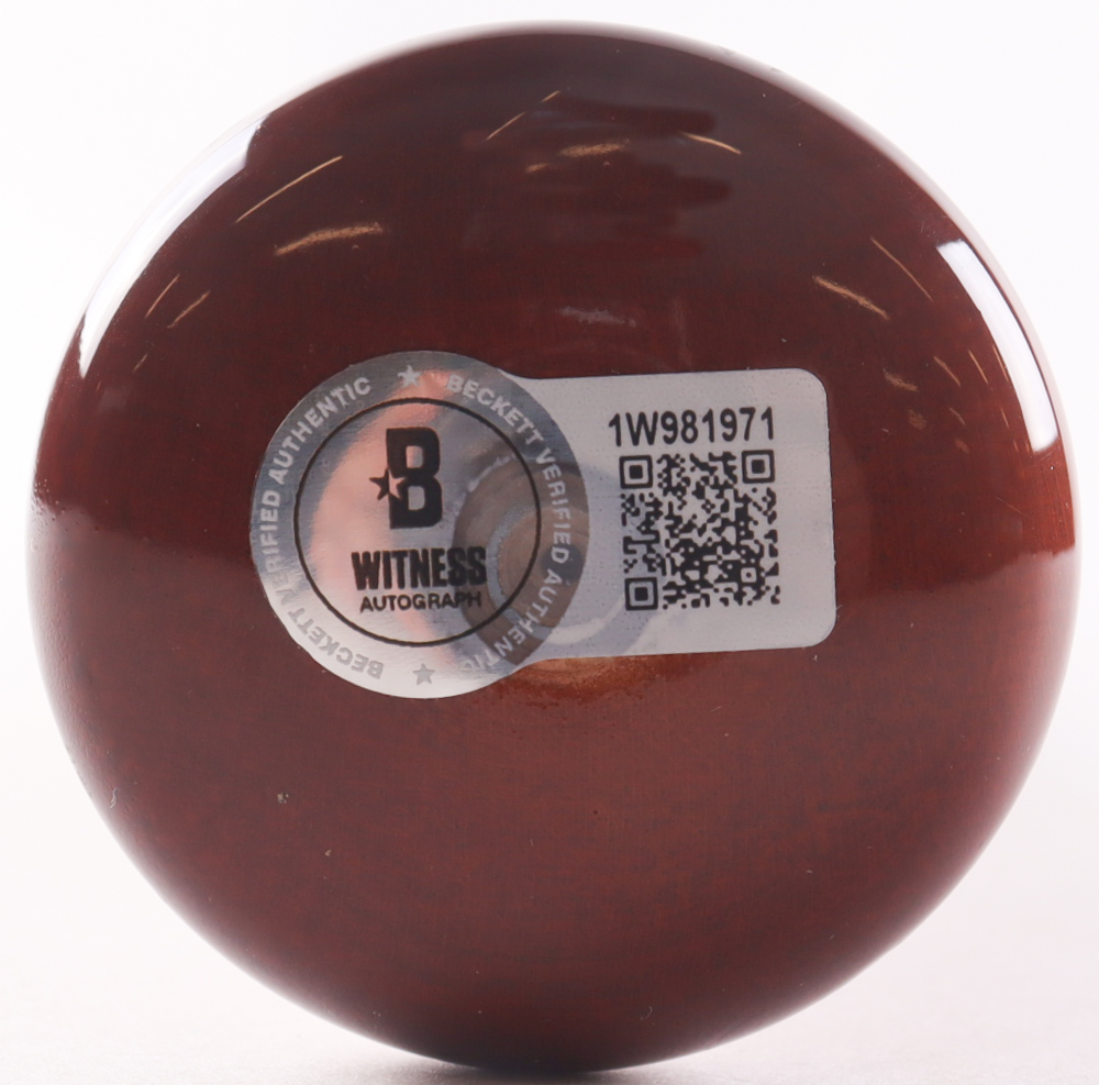 Yordan Alvarez Signed Victus Player Model Baseball Bat Inscribed "19 AL ROY" (Beckett) at PristineAuction.com Yordan Alvarez Signed Victus Player Model Baseball Bat Inscribed "19 AL ROY" (Beckett) at PristineAuction.com