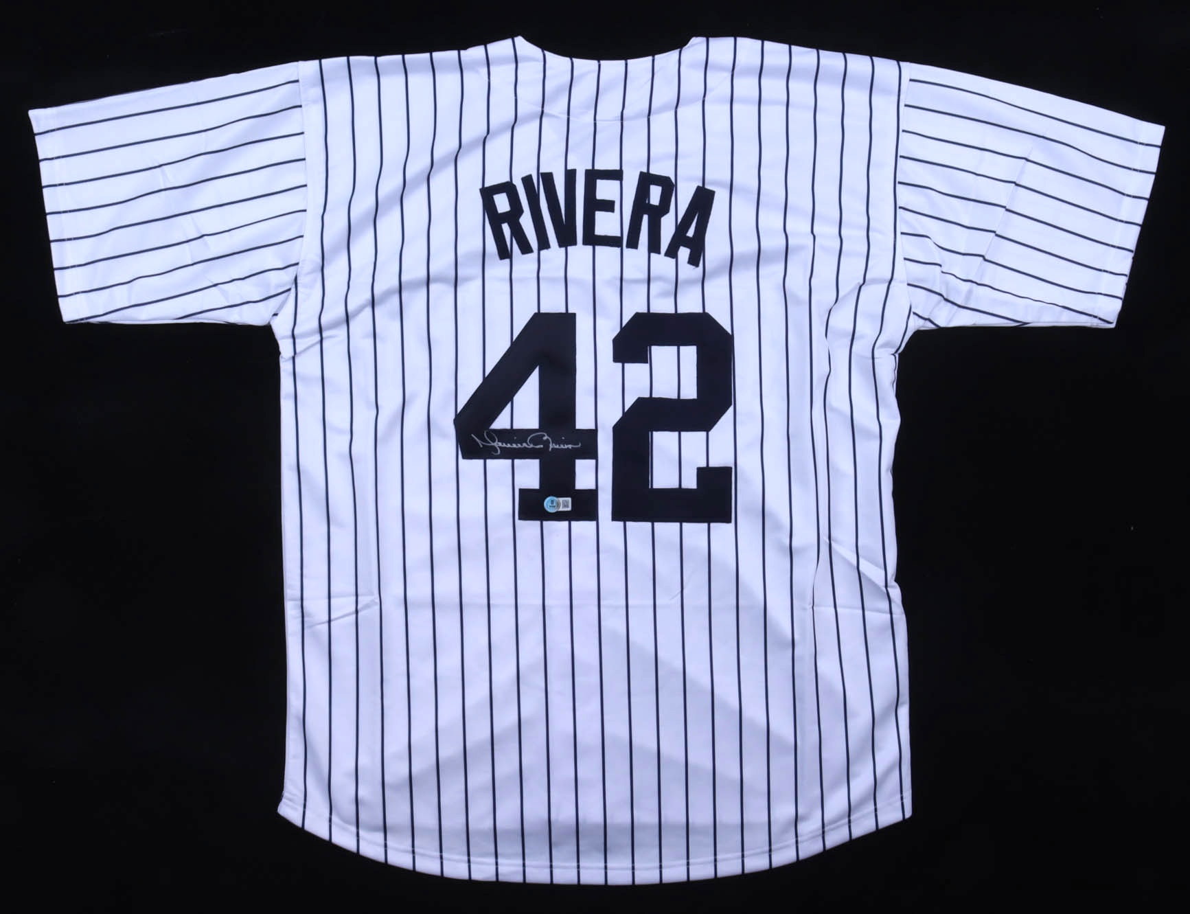 Mariano Rivera Signed Jersey (Beckett) at PristineAuction.com Mariano Rivera Signed Jersey (Beckett) at PristineAuction.com