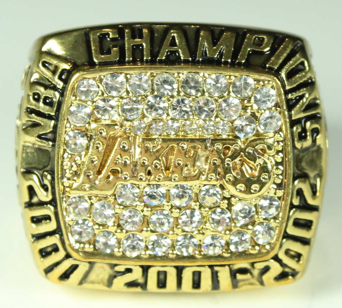 Los Angeles Lakers High Quality Replica 2002 NBA Championship Ring at PristineAuction.com Los Angeles Lakers High Quality Replica 2002 NBA Championship Ring at PristineAuction.com