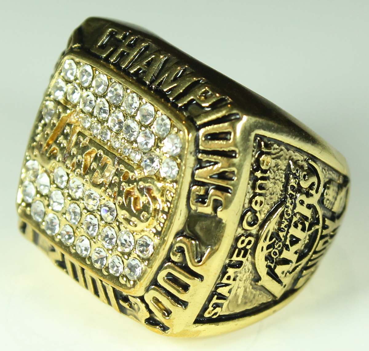 Los Angeles Lakers High Quality Replica 2002 NBA Championship Ring at PristineAuction.com Los Angeles Lakers High Quality Replica 2002 NBA Championship Ring at PristineAuction.com