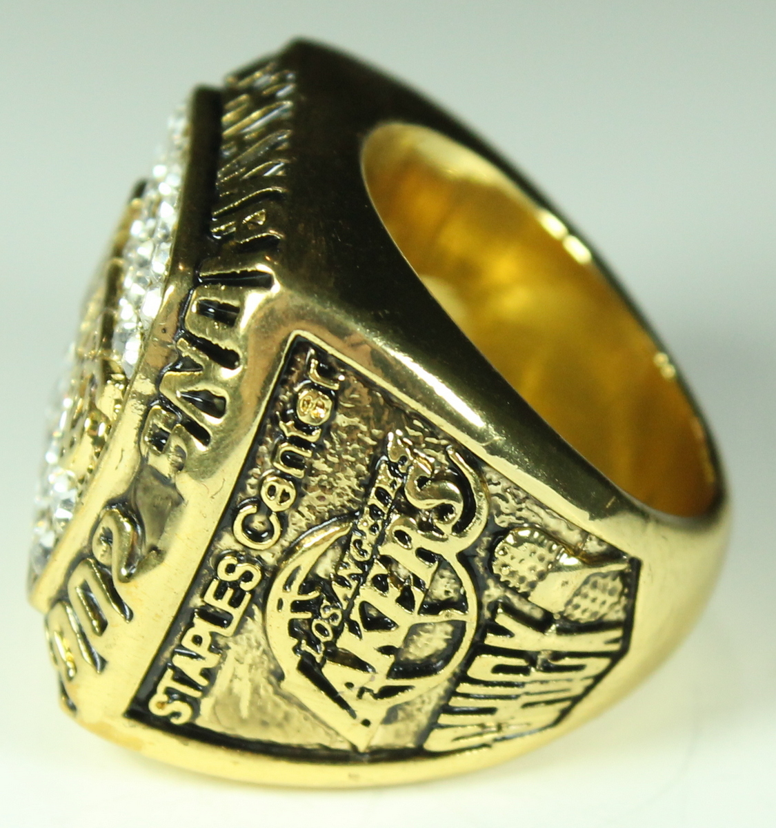 Los Angeles Lakers High Quality Replica 2002 NBA Championship Ring at PristineAuction.com Los Angeles Lakers High Quality Replica 2002 NBA Championship Ring at PristineAuction.com