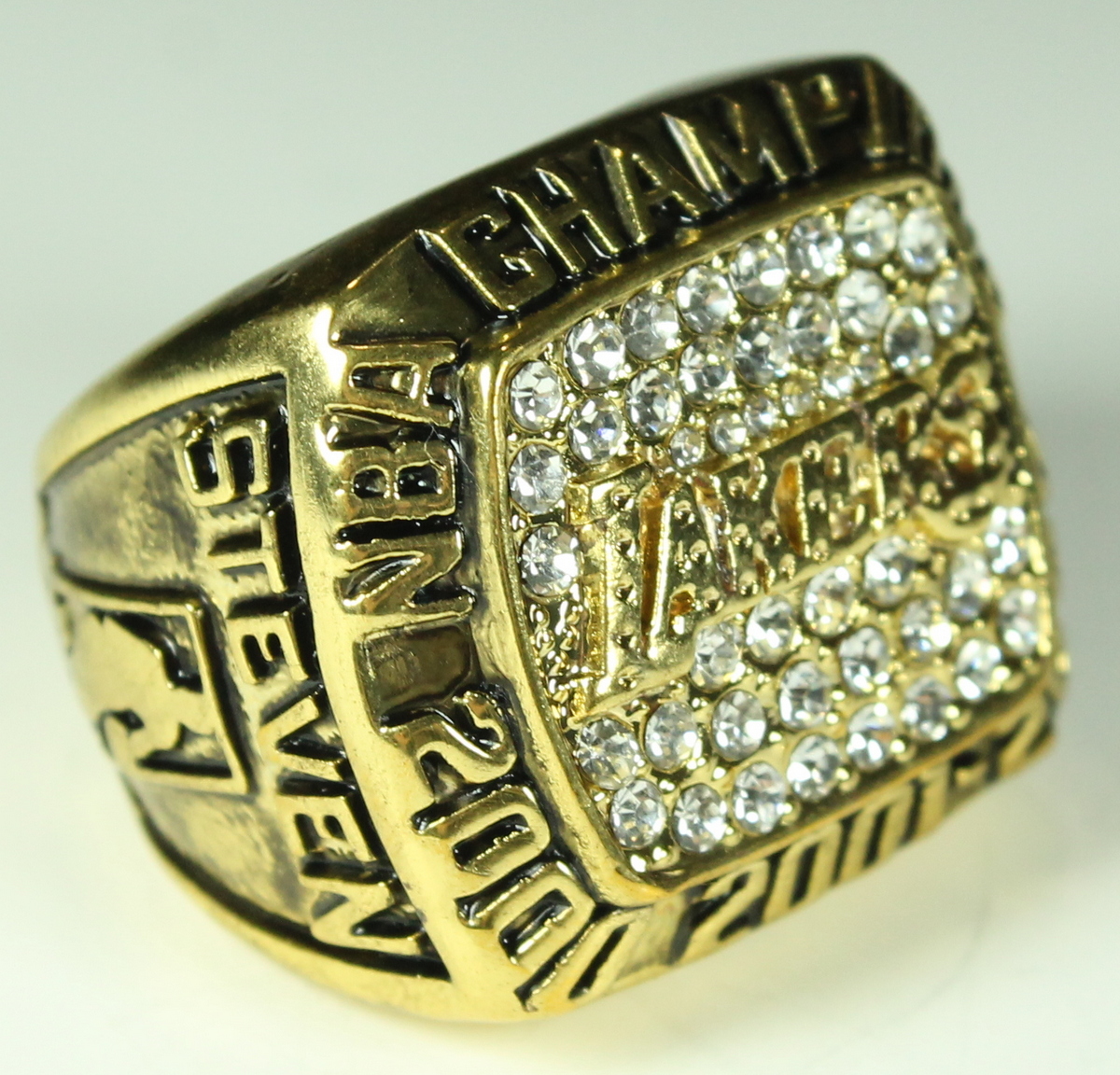 Los Angeles Lakers High Quality Replica 2002 NBA Championship Ring at PristineAuction.com Los Angeles Lakers High Quality Replica 2002 NBA Championship Ring at PristineAuction.com