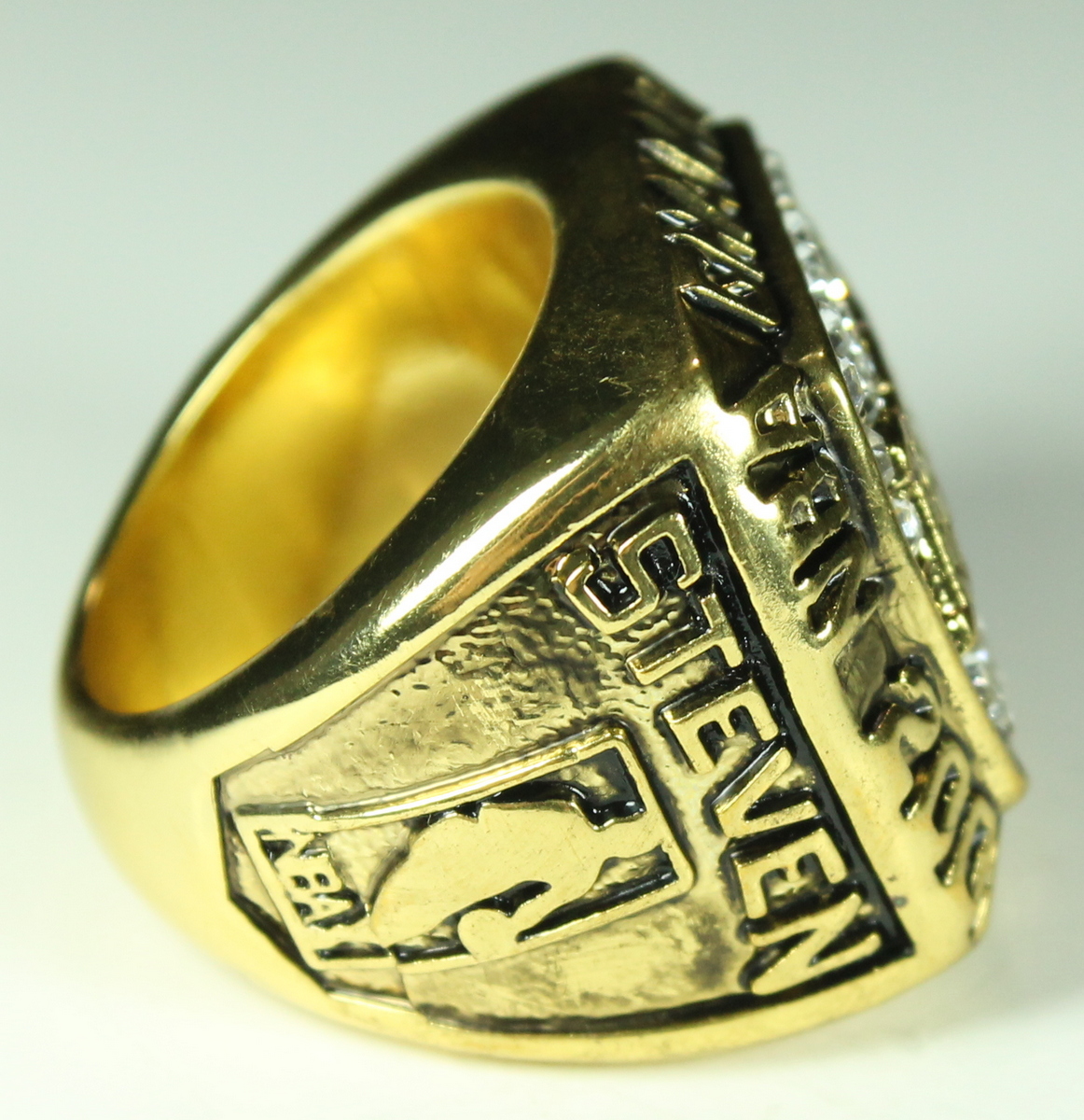 Los Angeles Lakers High Quality Replica 2002 NBA Championship Ring at PristineAuction.com Los Angeles Lakers High Quality Replica 2002 NBA Championship Ring at PristineAuction.com