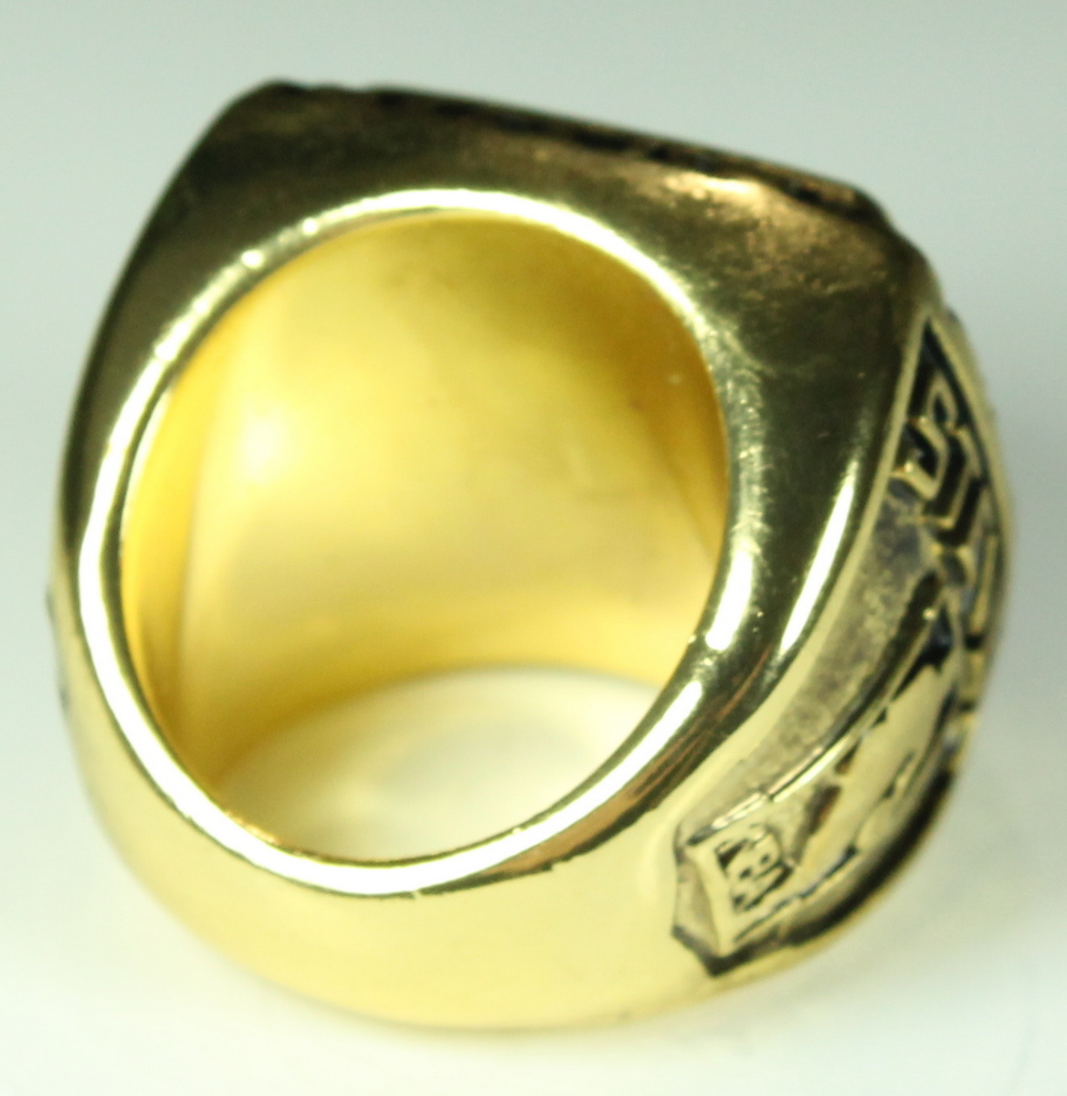 Los Angeles Lakers High Quality Replica 2002 NBA Championship Ring at PristineAuction.com Los Angeles Lakers High Quality Replica 2002 NBA Championship Ring at PristineAuction.com