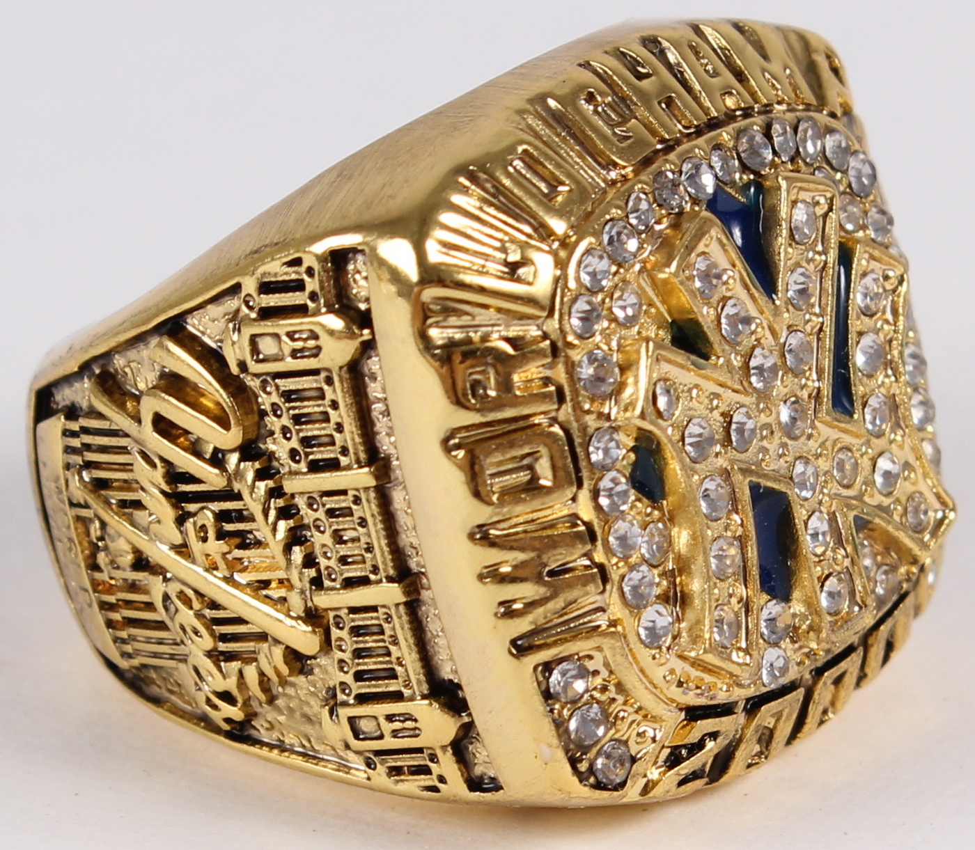 Derek Jeter New York Yankees High Quality Replica 2000 World Series Ring at PristineAuction.com Derek Jeter New York Yankees High Quality Replica 2000 World Series Ring at PristineAuction.com