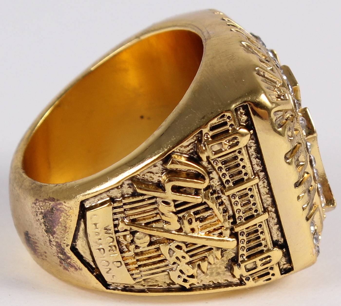 Derek Jeter New York Yankees High Quality Replica 2000 World Series Ring at PristineAuction.com Derek Jeter New York Yankees High Quality Replica 2000 World Series Ring at PristineAuction.com