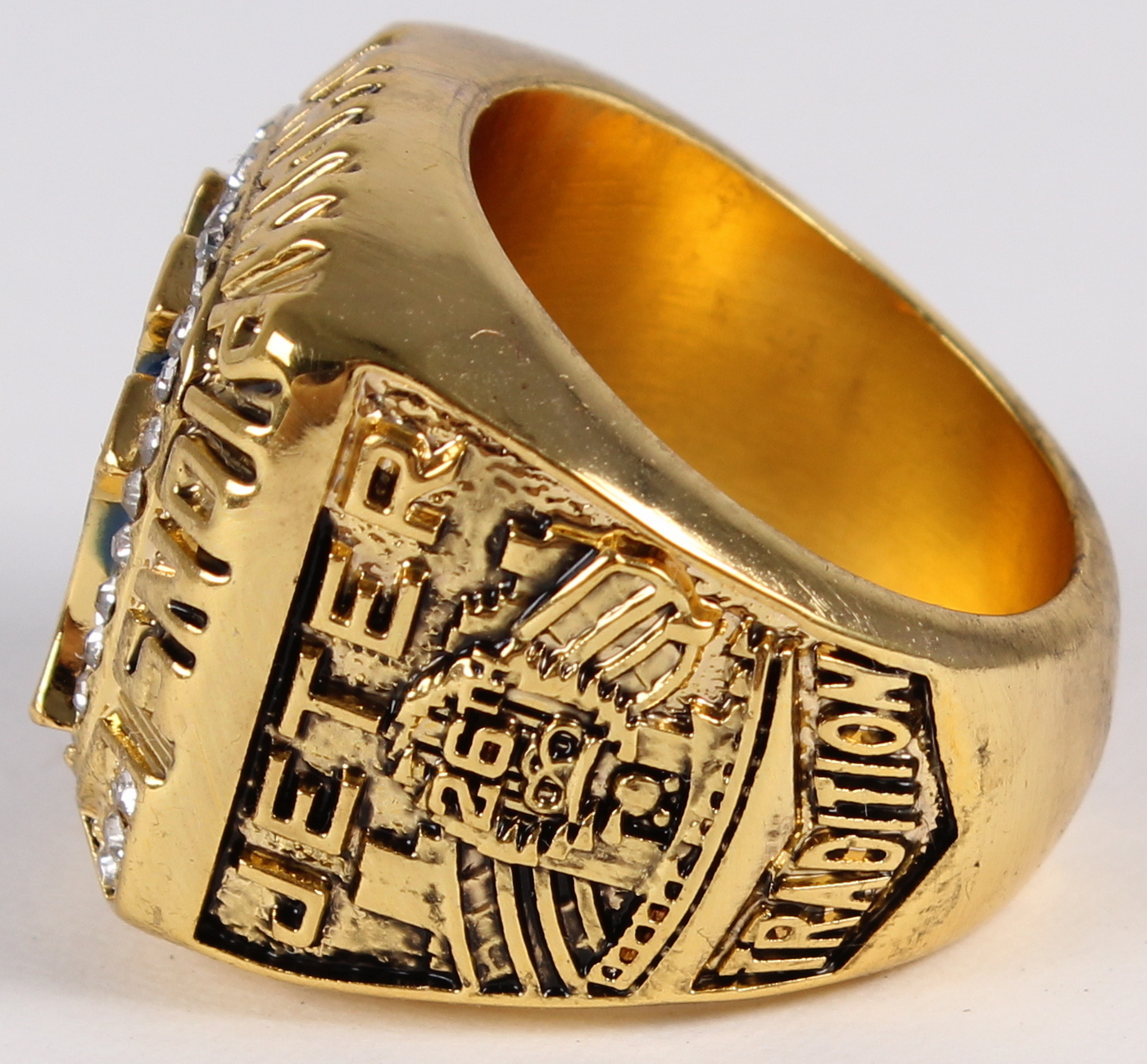 Derek Jeter New York Yankees High Quality Replica 2000 World Series Ring at PristineAuction.com Derek Jeter New York Yankees High Quality Replica 2000 World Series Ring at PristineAuction.com