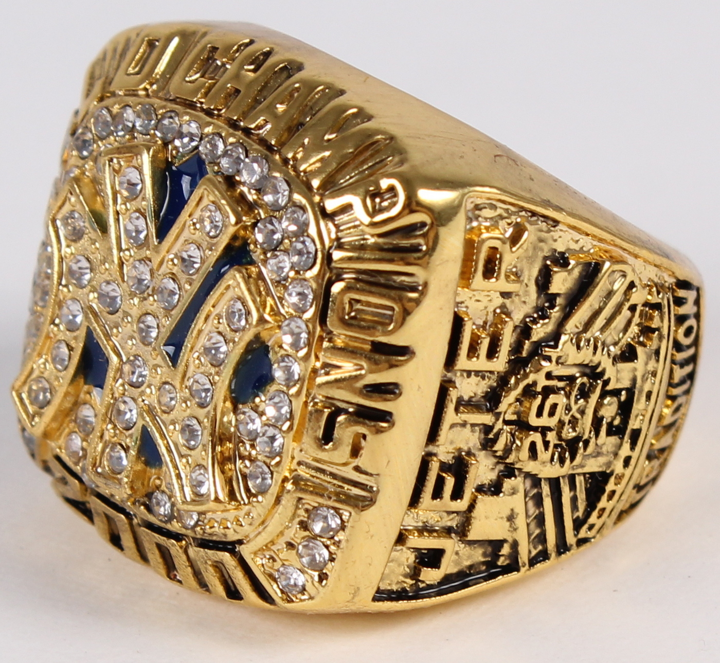 Derek Jeter New York Yankees High Quality Replica 2000 World Series Ring at PristineAuction.com Derek Jeter New York Yankees High Quality Replica 2000 World Series Ring at PristineAuction.com