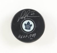 Darryl Sittler Signed Maple Leafs Logo Hockey Puck Inscribed "HHOF 1989" (Schwartz) at PristineAuction.com
