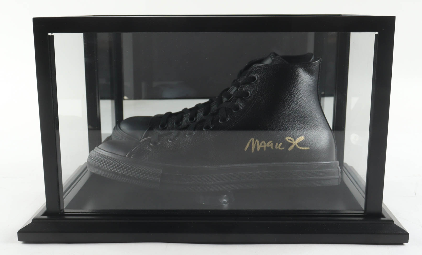 Magic Johnson Signed Converse All Star Black Leather Basketball Shoe In Display Case (Beckett) at PristineAuction.com Magic Johnson Signed Converse All Star Black Leather Basketball Shoe In Display Case (Beckett) at PristineAuction.com