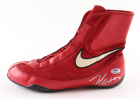 Julio Cesar Chavez Signed Nike Boxing Boot (PSA) at PristineAuction.com