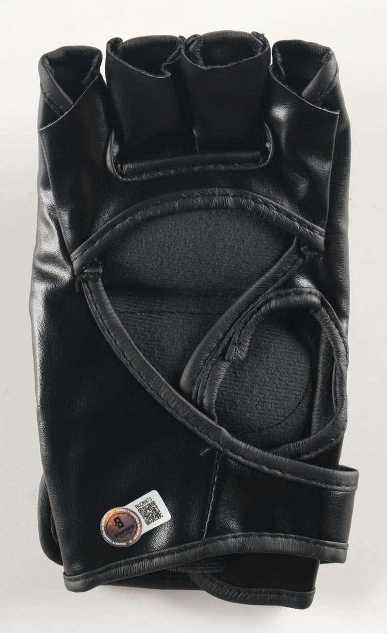 Michael Bisping Signed MMA Custom UK Glove (Beckett) at PristineAuction.com Michael Bisping Signed MMA Custom UK Glove (Beckett) at PristineAuction.com