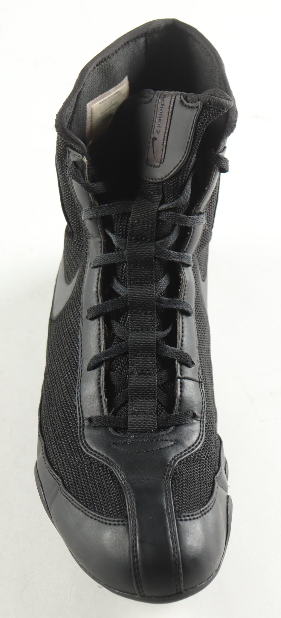 Julio Cesar Chavez Signed Nike Boxing Boot with Display Case (PSA) at PristineAuction.com Julio Cesar Chavez Signed Nike Boxing Boot with Display Case (PSA) at PristineAuction.com