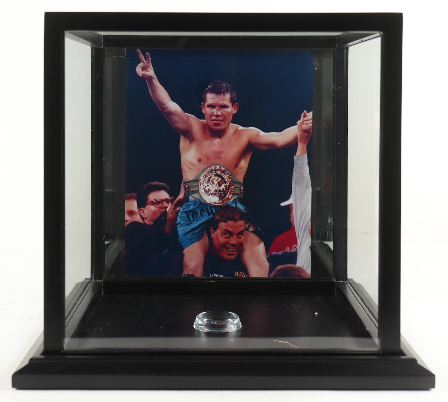 Julio Cesar Chavez Signed Nike Boxing Boot with Display Case (PSA) at PristineAuction.com Julio Cesar Chavez Signed Nike Boxing Boot with Display Case (PSA) at PristineAuction.com