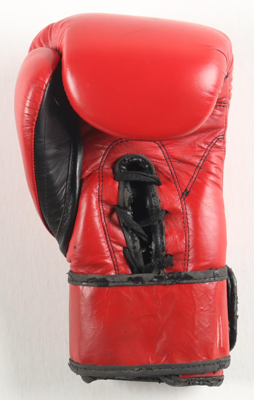 Julio Cesar Chavez Signed Cleto Reyes Boxing Glove with Display Case (PSA) at PristineAuction.com Julio Cesar Chavez Signed Cleto Reyes Boxing Glove with Display Case (PSA) at PristineAuction.com