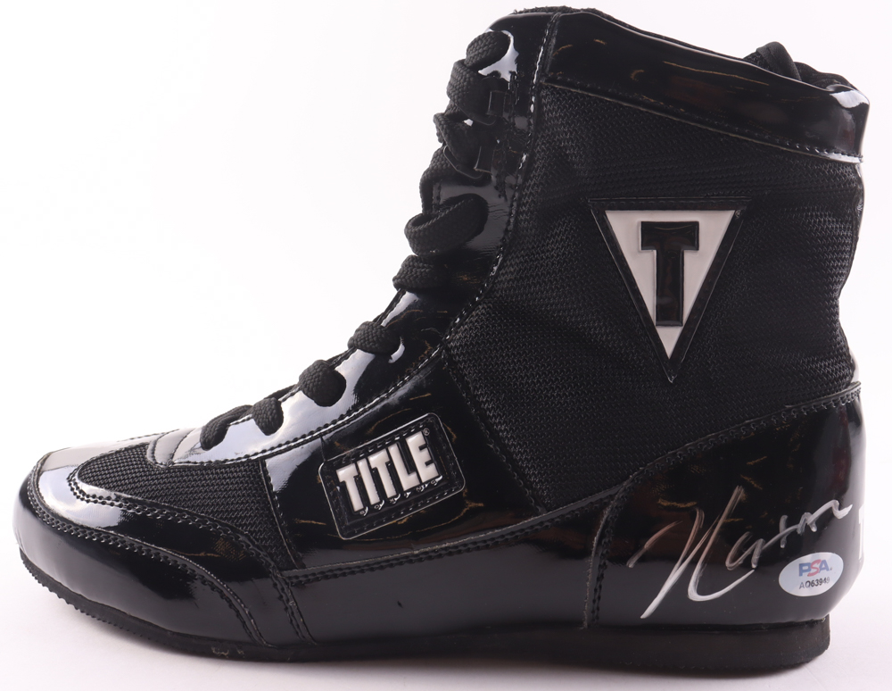 Julio Cesar Chavez Signed Title Pro Boxing Boot (PSA) at PristineAuction.com Julio Cesar Chavez Signed Title Pro Boxing Boot (PSA) at PristineAuction.com