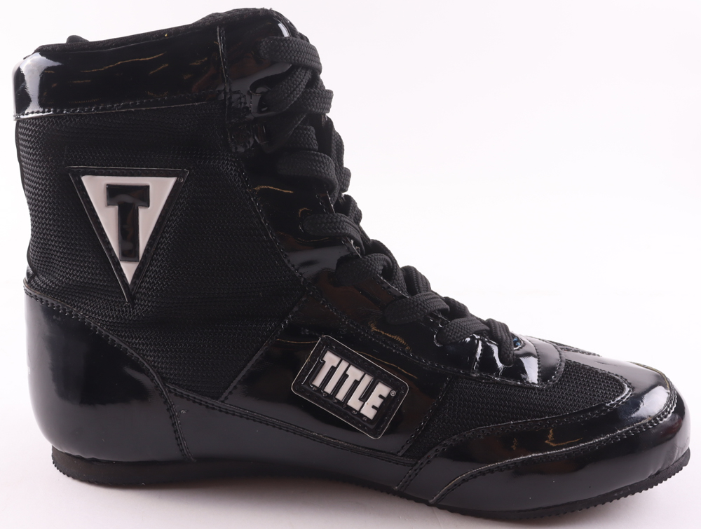 Julio Cesar Chavez Signed Title Pro Boxing Boot (PSA) at PristineAuction.com Julio Cesar Chavez Signed Title Pro Boxing Boot (PSA) at PristineAuction.com