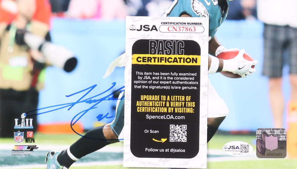 Kenjon Barner Signed Eagles 8x10 Photo (JSA) at PristineAuction.com Kenjon Barner Signed Eagles 8x10 Photo (JSA) at PristineAuction.com