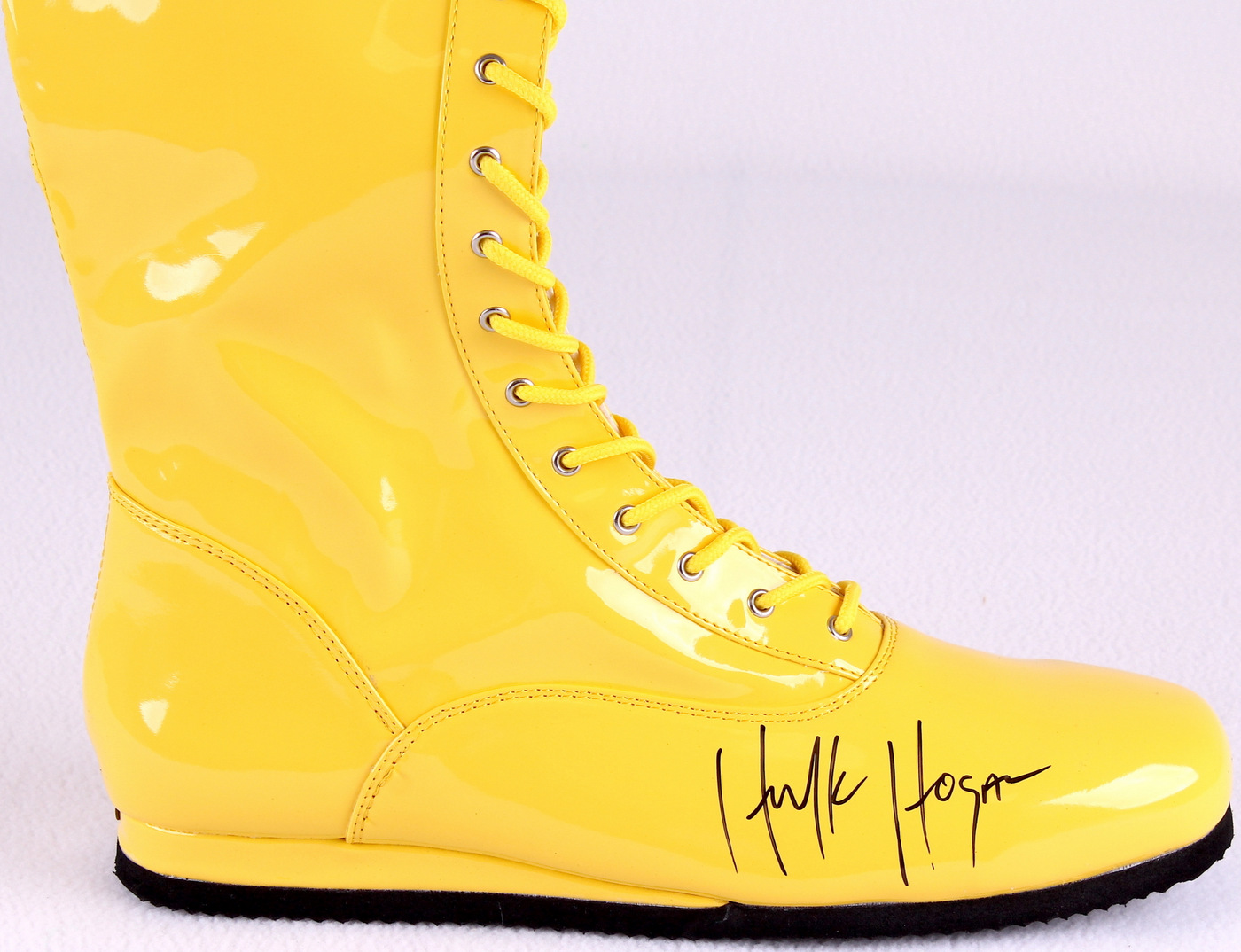 Hulk Hogan Signed Wrestling Boot (Schwartz COA) at PristineAuction.com Hulk Hogan Signed Wrestling Boot (Schwartz COA) at PristineAuction.com