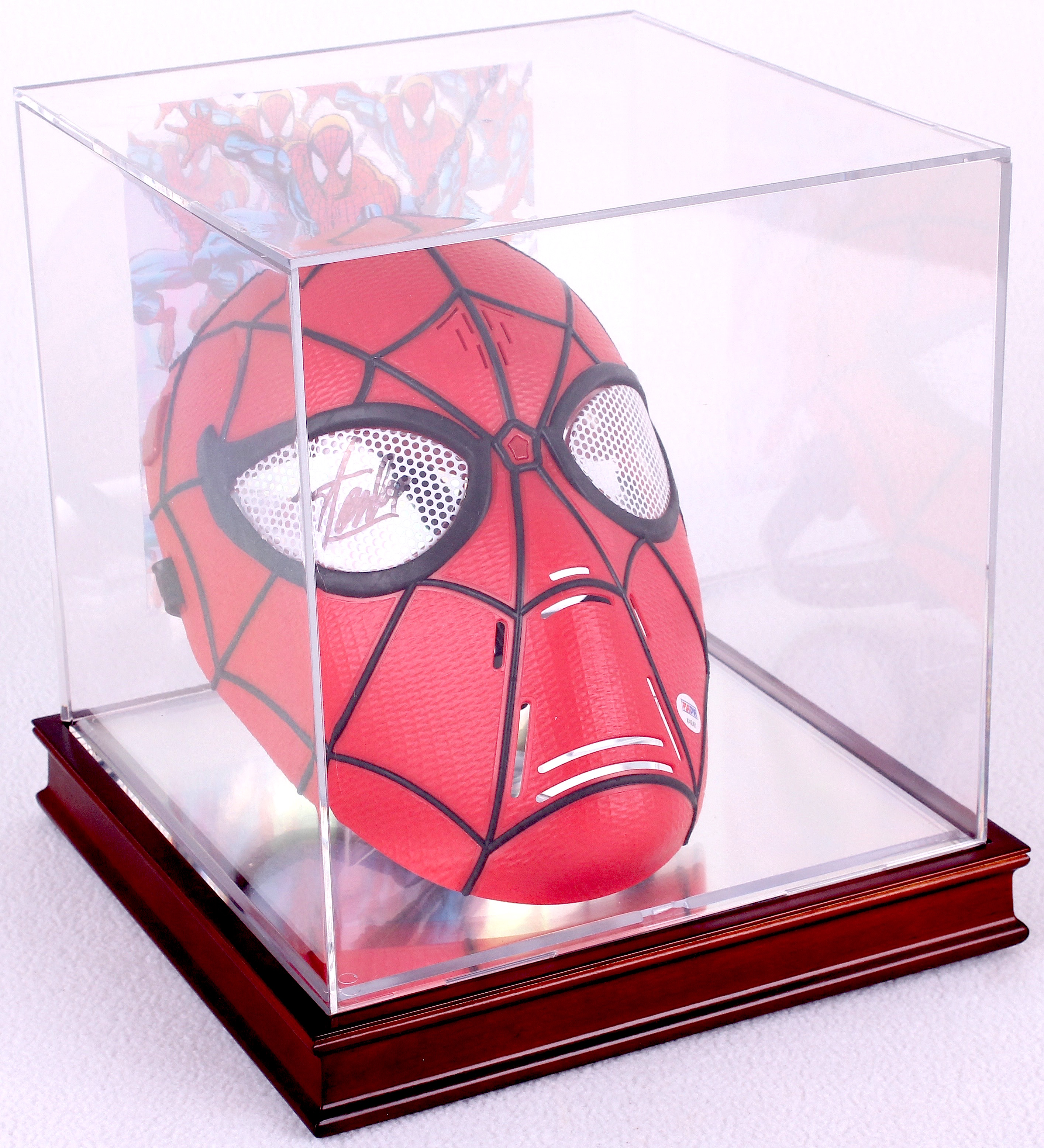 Stan Lee Signed "Spider-Man" Marvel Full-Size Mask in High Quality Display Case (PSA COA) at PristineAuction.com Stan Lee Signed "Spider-Man" Marvel Full-Size Mask in High Quality Display Case (PSA COA) at PristineAuction.com