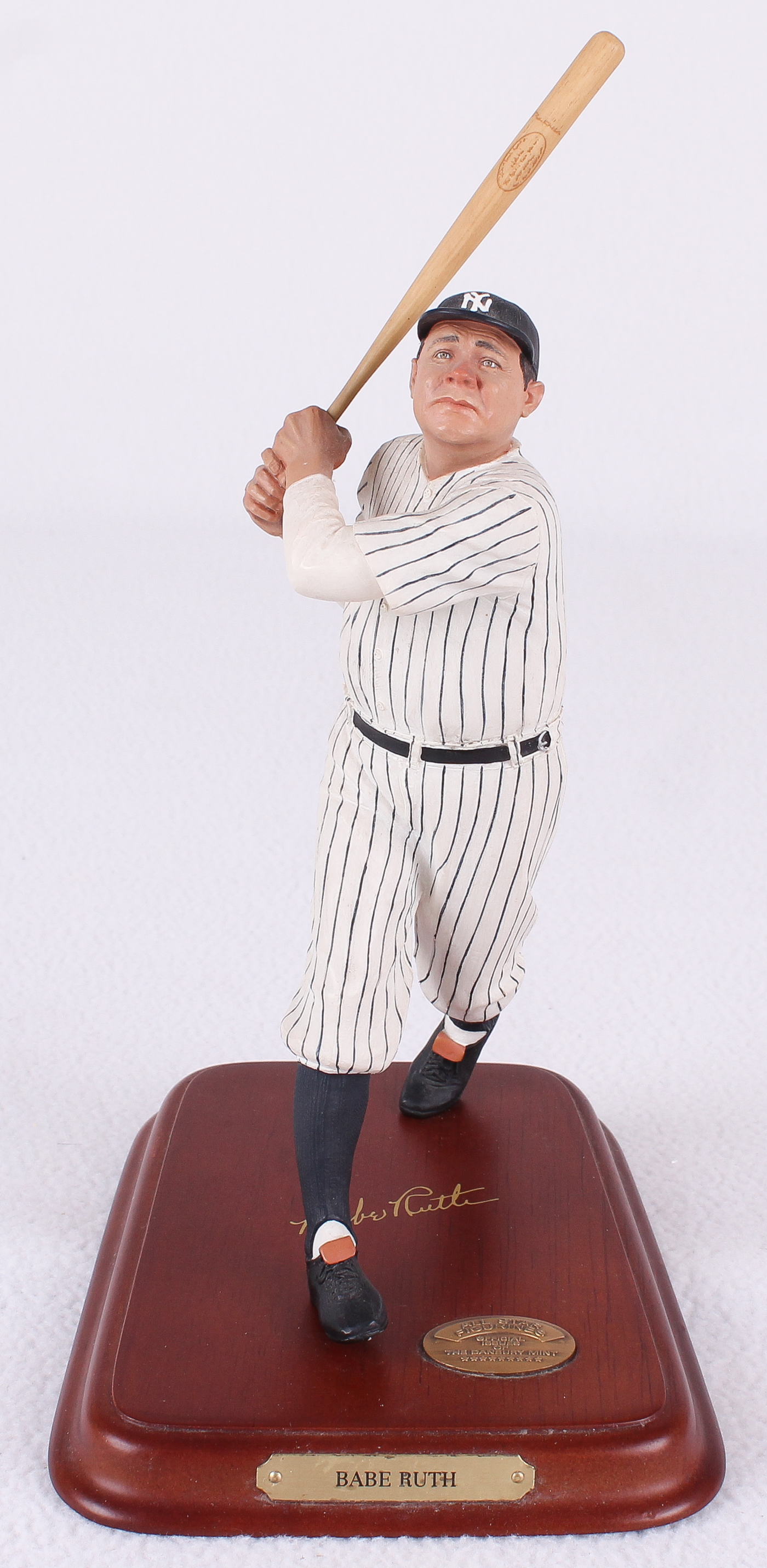 Babe Ruth Yankees 10" Figurine by The Danbury Mint at PristineAuction.com Babe Ruth Yankees 10" Figurine by The Danbury Mint at PristineAuction.com