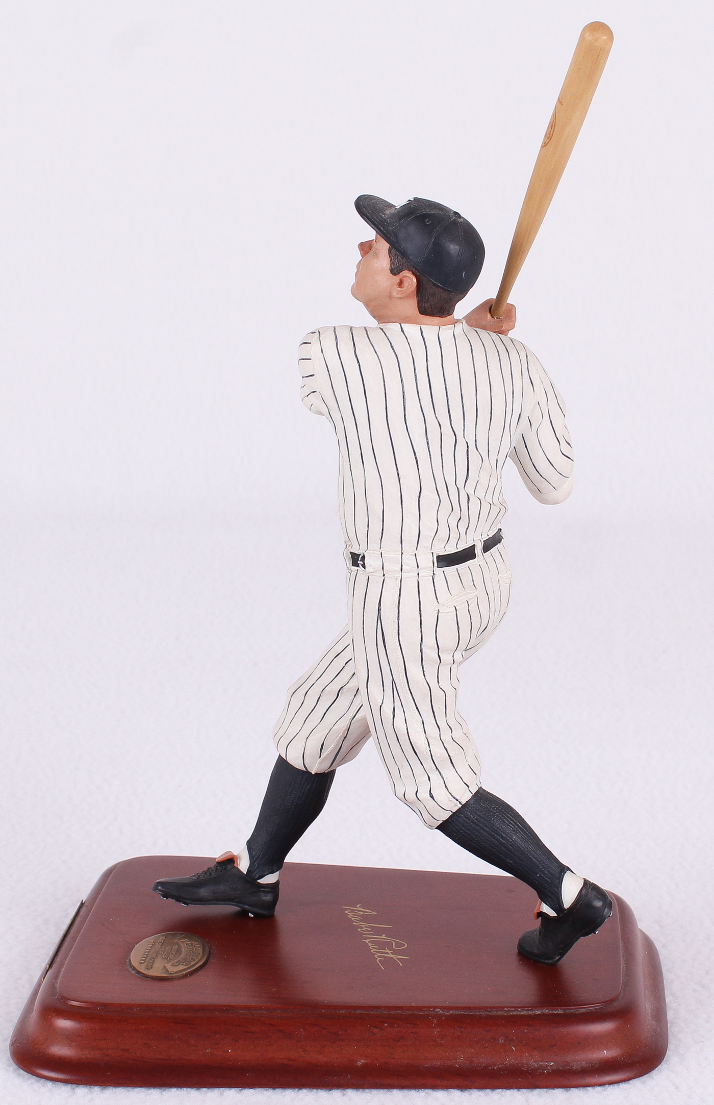 Babe Ruth Yankees 10" Figurine by The Danbury Mint at PristineAuction.com Babe Ruth Yankees 10" Figurine by The Danbury Mint at PristineAuction.com